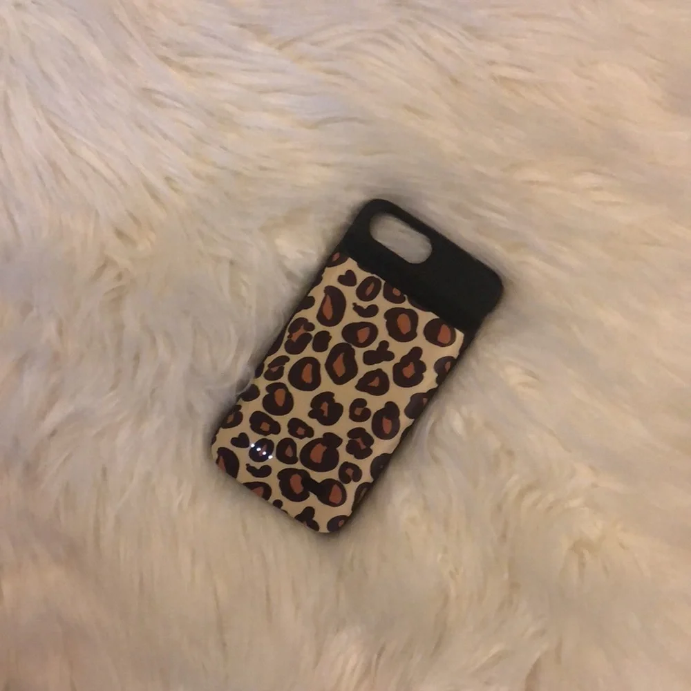 •Cute leopard print power 2.0 8 plus case•